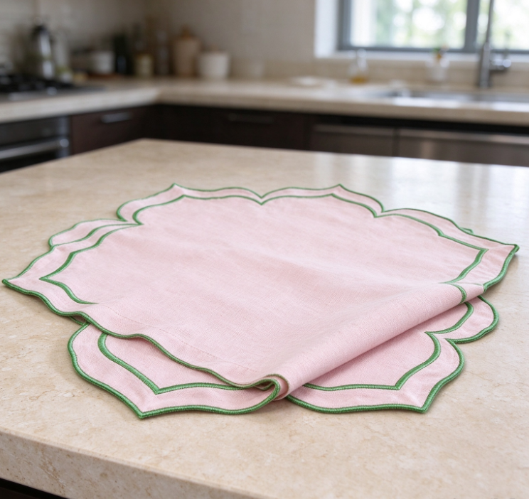 Petal-Shaped Cotton-Linen Placemat with Pink and Green Trim - Image 2