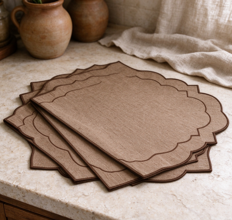 Vintage-Style Shaped Cotton-Linen Placemat - Image 2